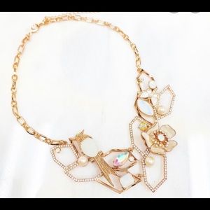BETSEY JOHNSON, statement necklace